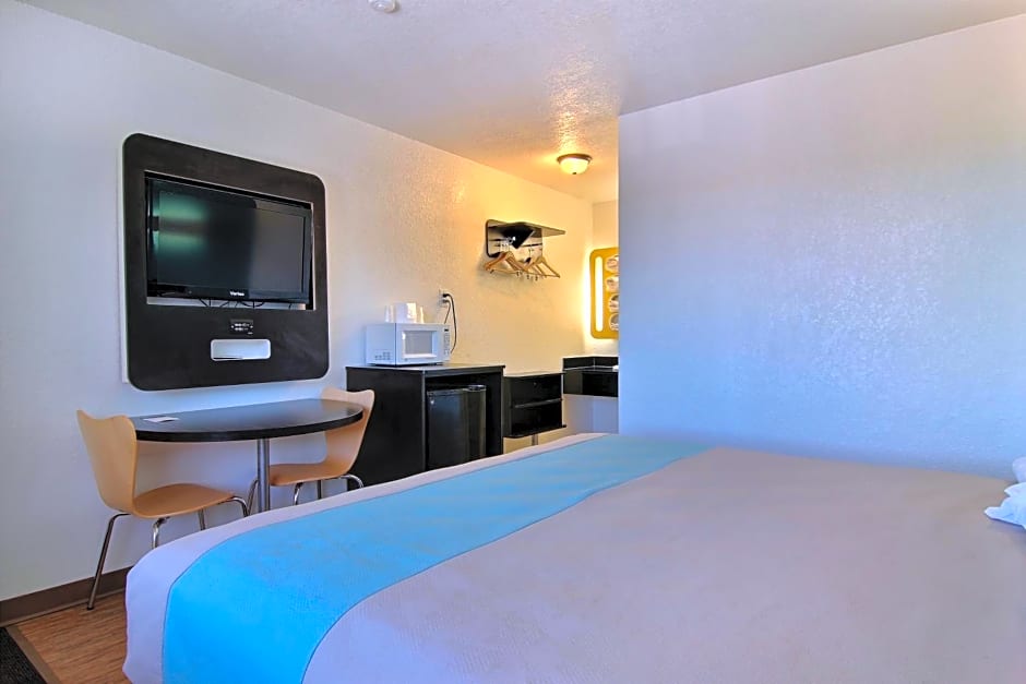 Motel 6-Carlsbad, NM