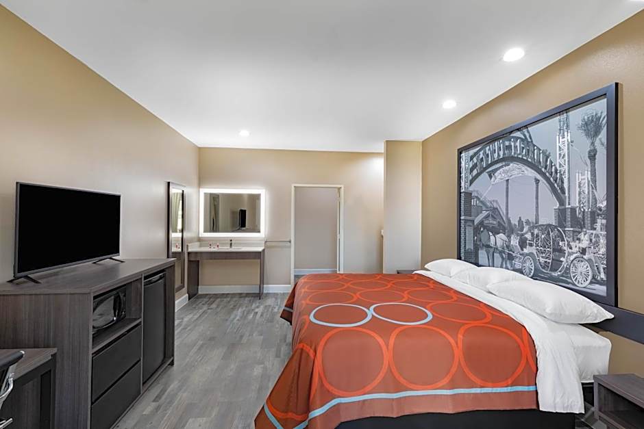 Super 8 by Wyndham Houston NW Beltway 8