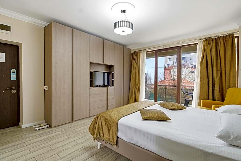 REYNA APART HOTEL