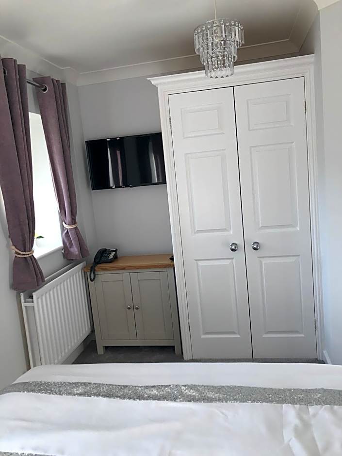 Old Hunters Lodge Whipsnade Limited