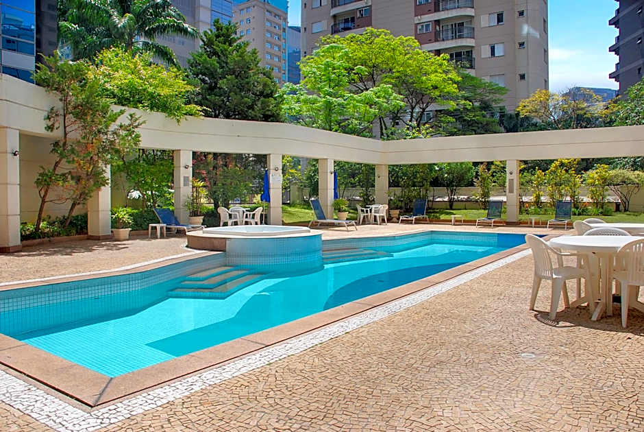 Hotel Vila Olimpia Cozinha Piscina Academia