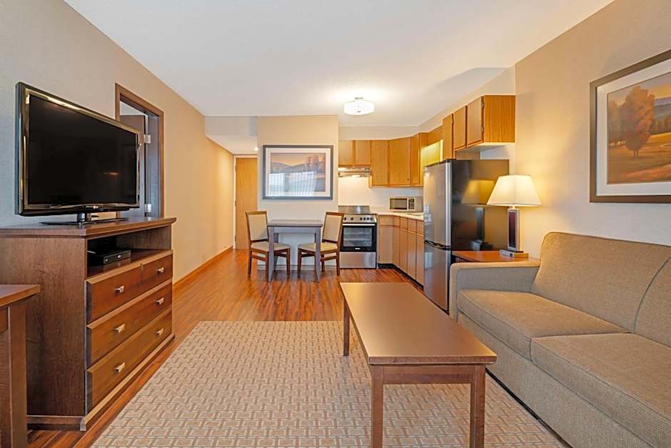 Best Western Plus Emerald Isle Hotel