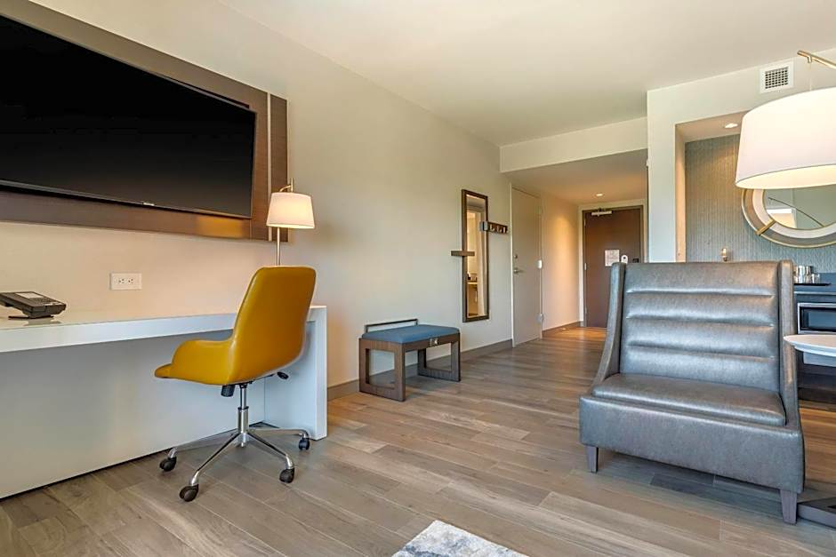 Cambria Hotel Charleston Riverview