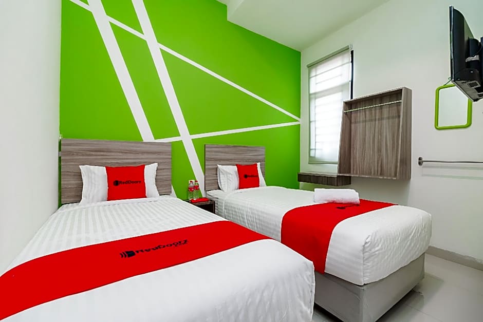 RedDoorz Plus @ Grand Tara Homestay Palembang
