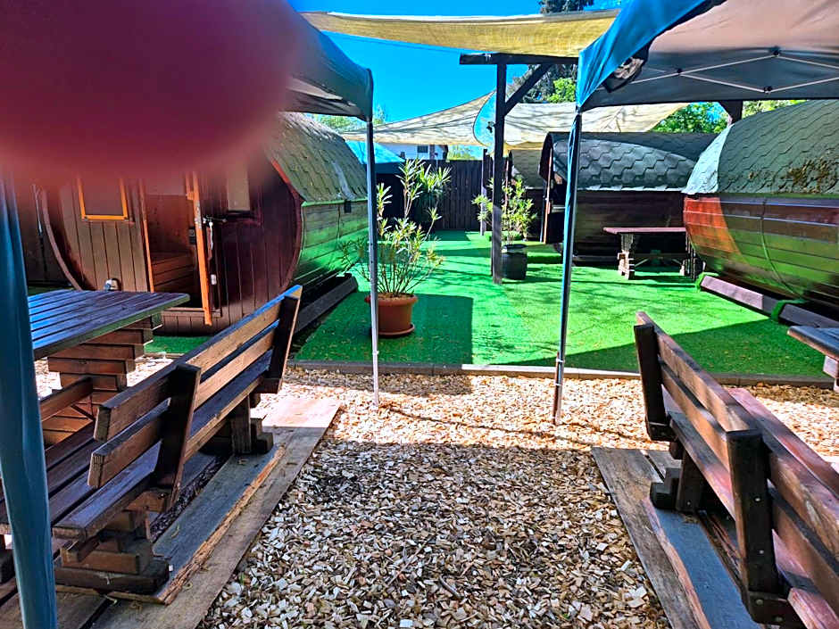 Mini Hotel Übernachten Im Gurkenfass