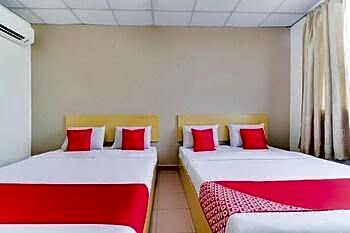 OYO 89461 CP Hotel