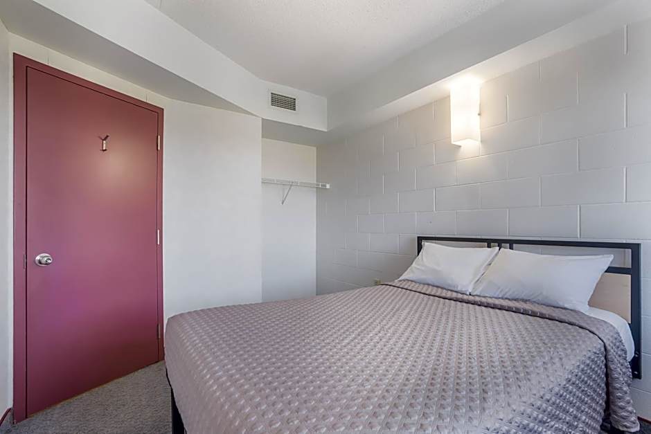 Residence & Conference Centre - Welland