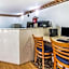 Econo Lodge Inn & Suites