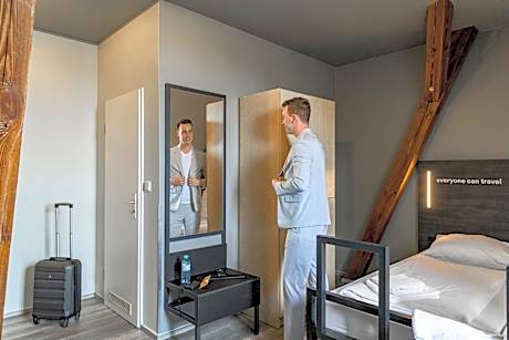 Six-Bed Room