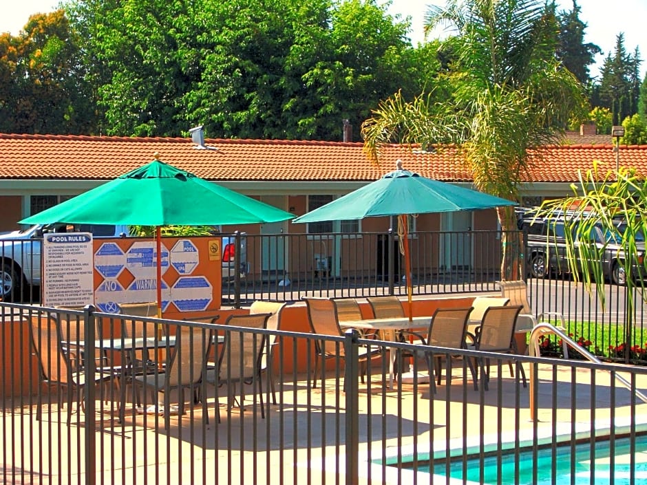 Tri Valley Inn And Suites