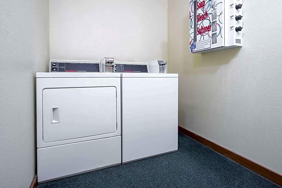 Super 8 by Wyndham Fond Du Lac