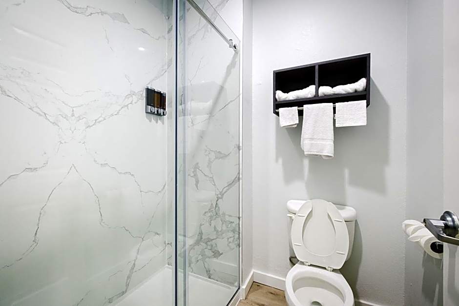 Sapphire Inn & Suites