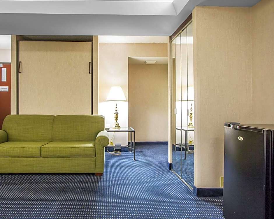 Quality Inn Schaumburg - Chicago Near The Mall