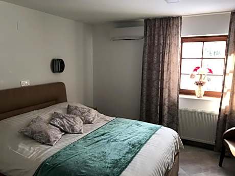 Deluxe Double Room with Shower