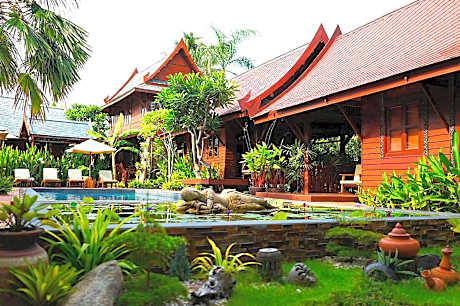 Ruen Kanok Thai House