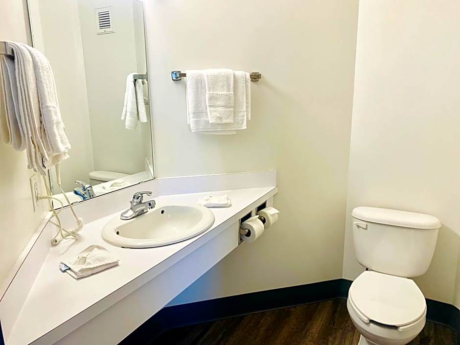 Motel 6-Red Deer, AB