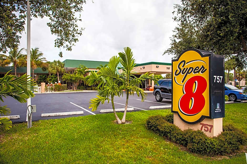 Super 8 by Wyndham North Palm Beach