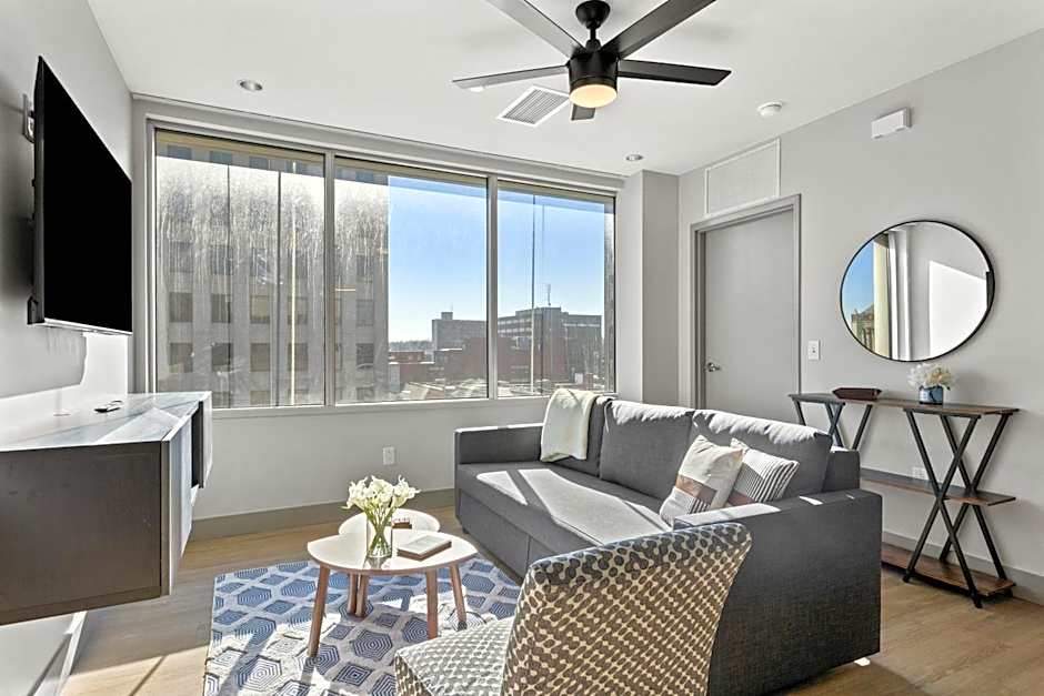 175 LEX - Walkable Downtown Lexington & Rupp Arena - Full Condos