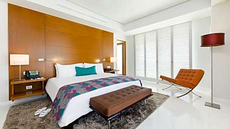 One Bedroom Penthouse King Size Bed Diamante View