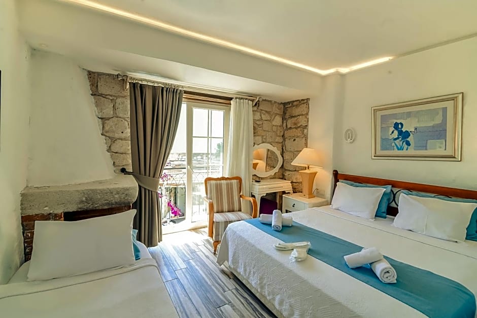 Alacati Asmali Konak Hotel