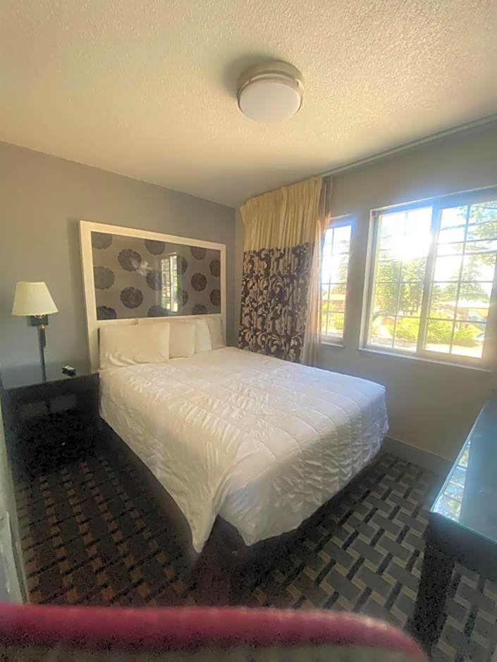 Budget INN At The Heavenly Gondola