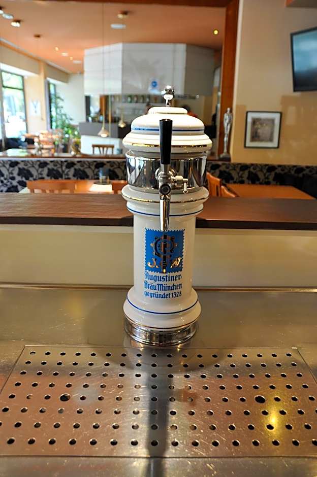 Hotel Altmünchen by Blattl