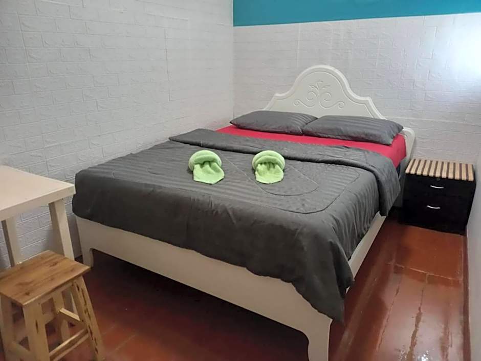 amazing khaosan hostel