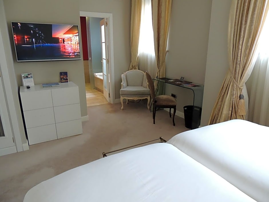 Castillo Del Bosque La Zoreda