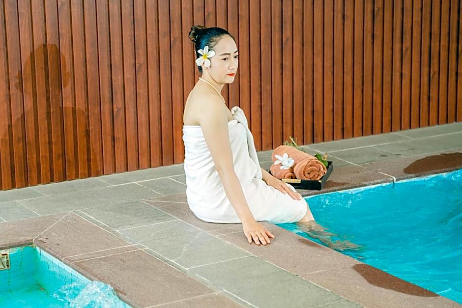 Pursat Riverside Hotel & Spa
