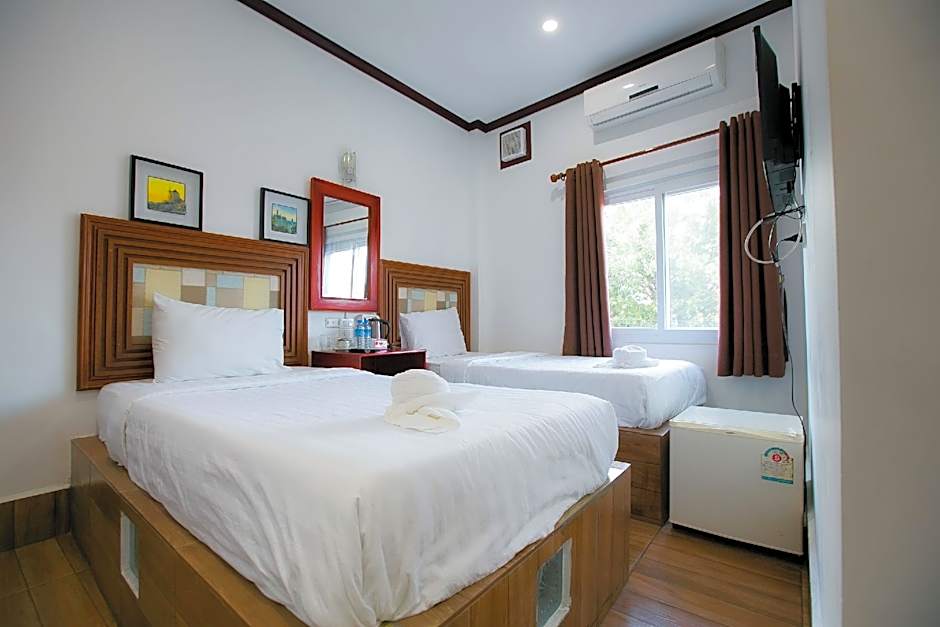 Ruby Riverside Hotel & Hostel