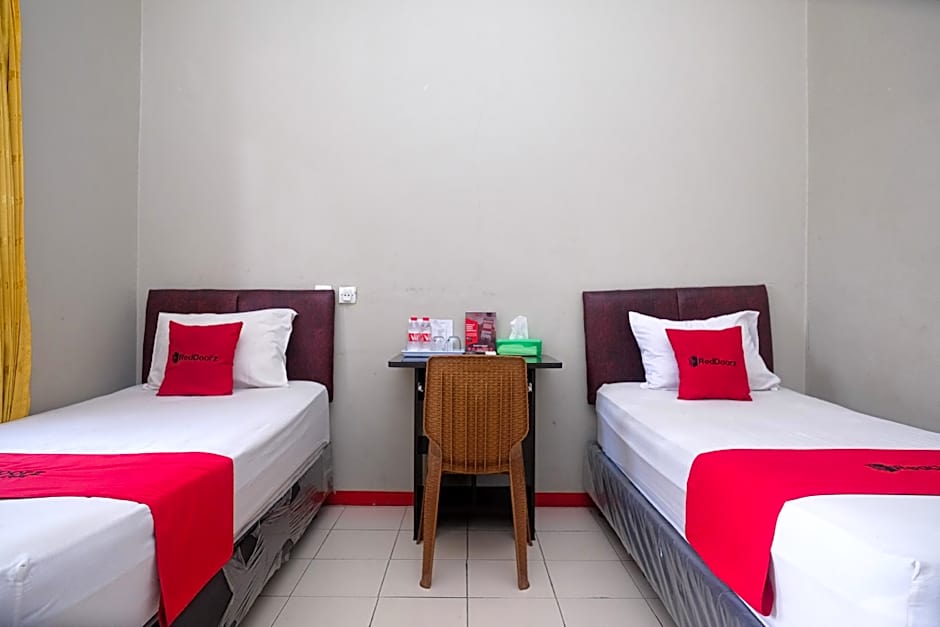 RedDoorz near Kampus UMP Purwokerto