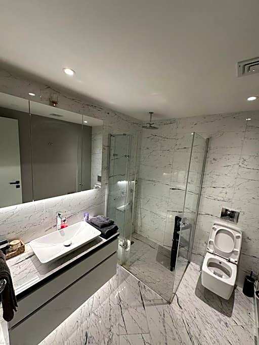 Luxury suites with gym and pool floor40