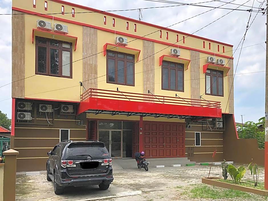 RedDoorz near RS Adam Malik Medan 2