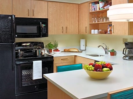 Two Bedroom Ste - ADA 2K Comm Shwr Fire