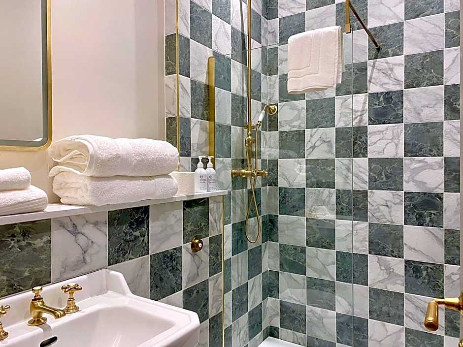 Railway House York by Chateau Anna