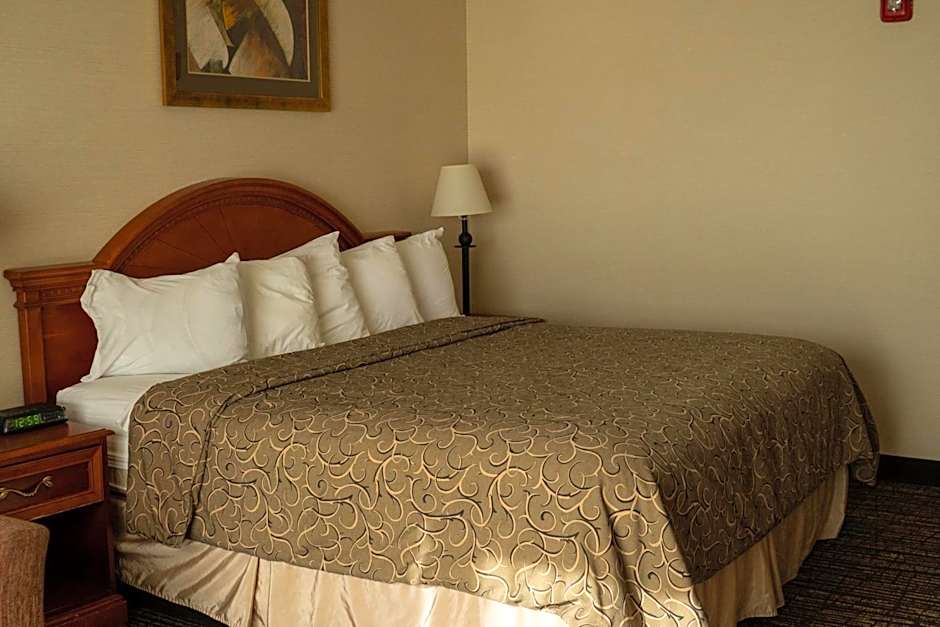 Hotel Topeka at City Center