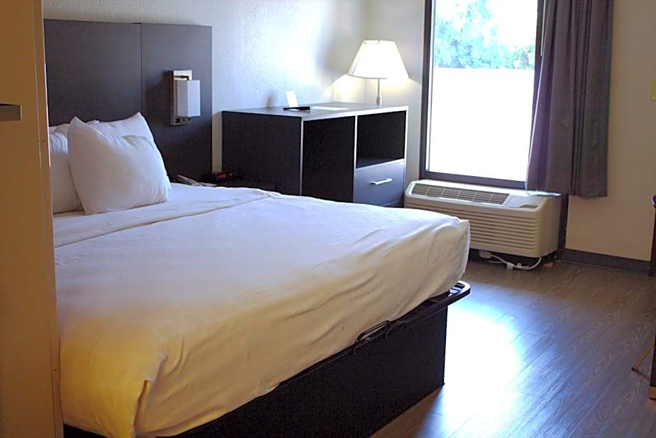 Clarion Pointe Statesville