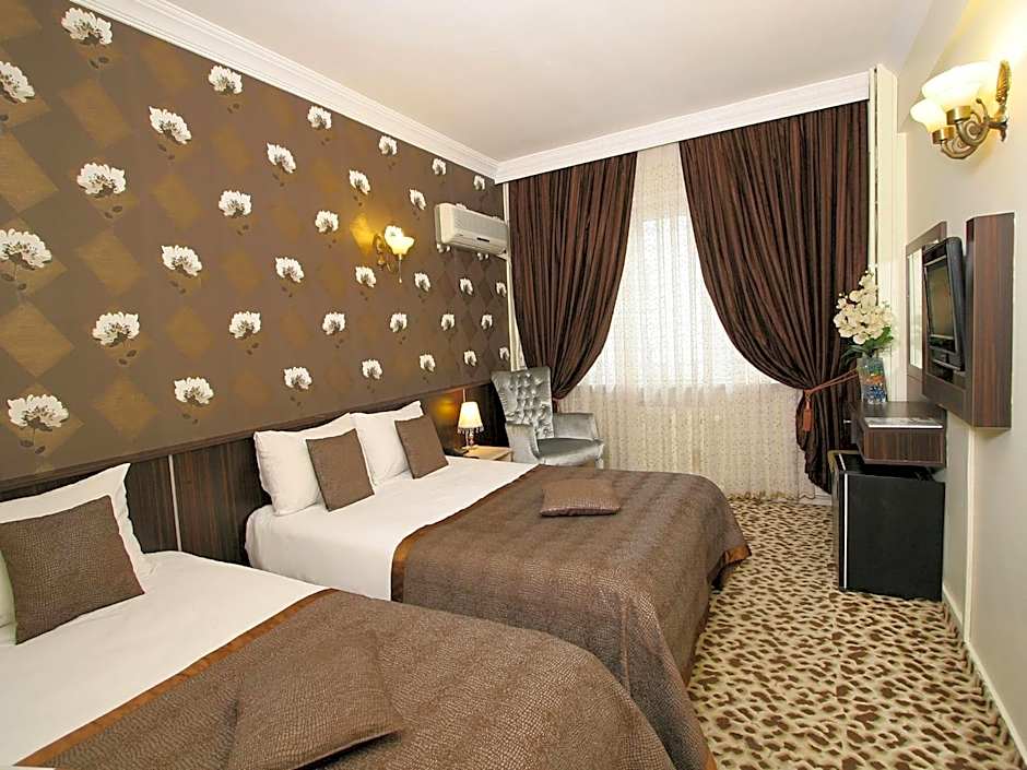 Photo 1 of 4 of Triple Room