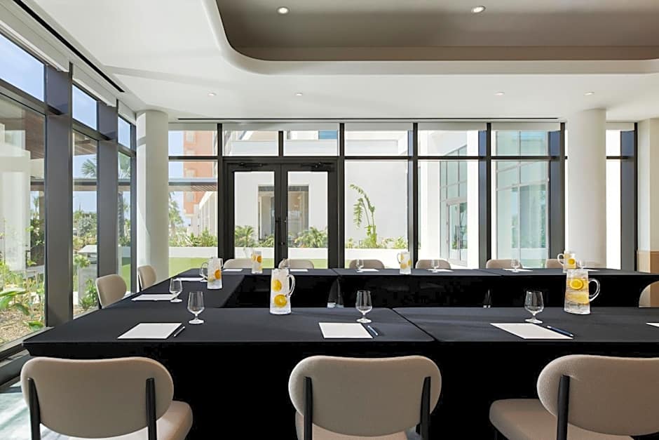 Hotel Indigo Grand Cayman By IHG