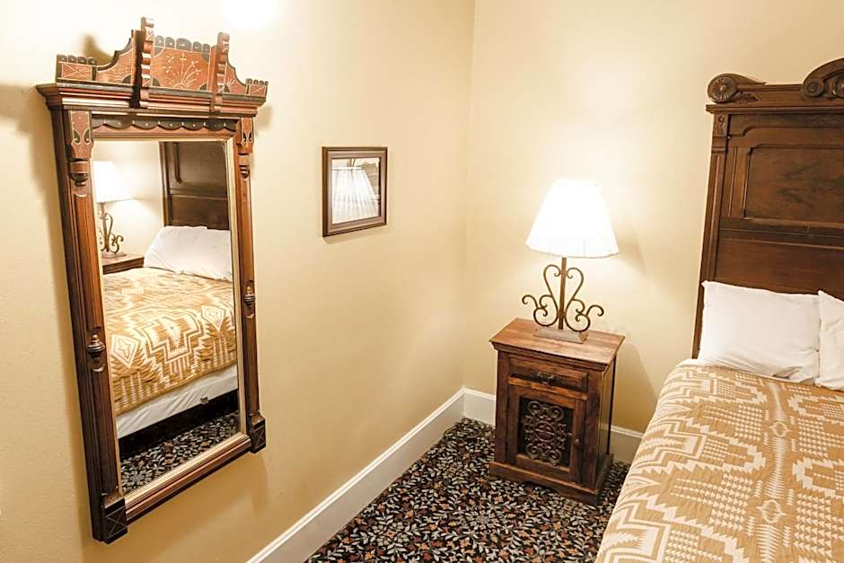 Historic Plaza Hotel