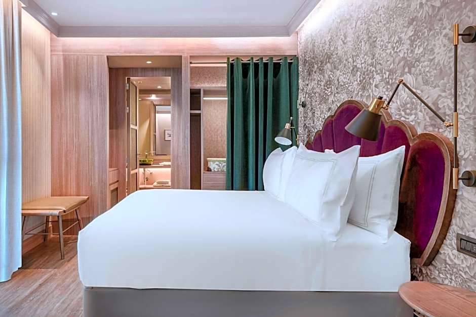 Querencia de Sevilla, Autograph Collection