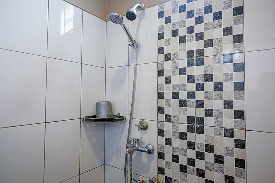 RedDoorz Syariah near Jamtos Jambi 2