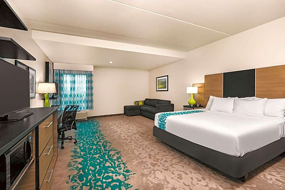 La Quinta Inn & Suites by Wyndham Cleveland