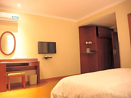 GTR - Guest Room with One 1.8M Bed