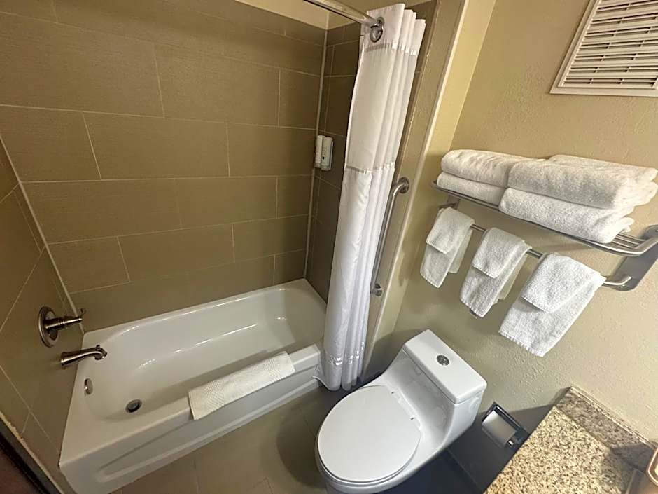 Quality Inn & Suites Green Bay - Ashwaubenon