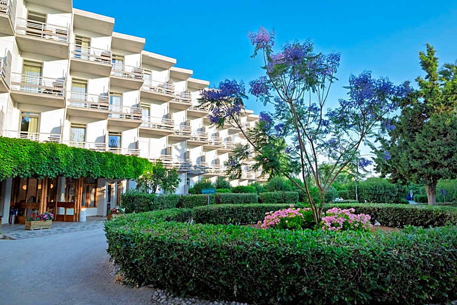 The Grove Seaside Hotel