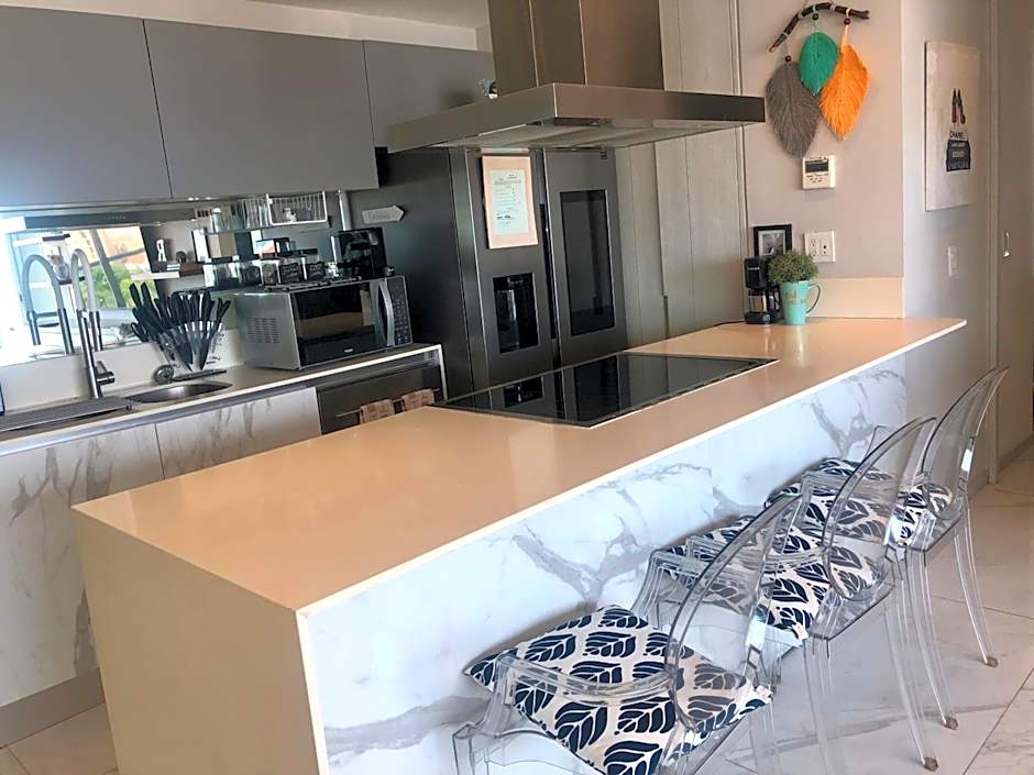 Luxurious Oceanfront condo with Unmatched Panoramic Views