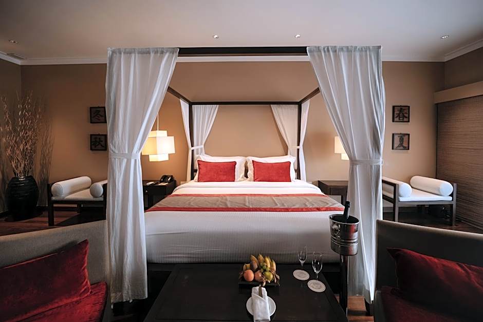 Adaaran Select Huduran Fushi - 24hrs Dine around Premium All inclusive