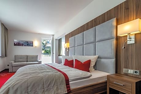 Comfort double room with side river view and balcony