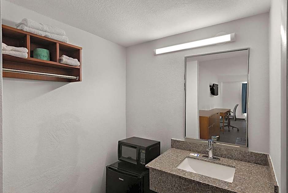 Rodeway Inn Commerce